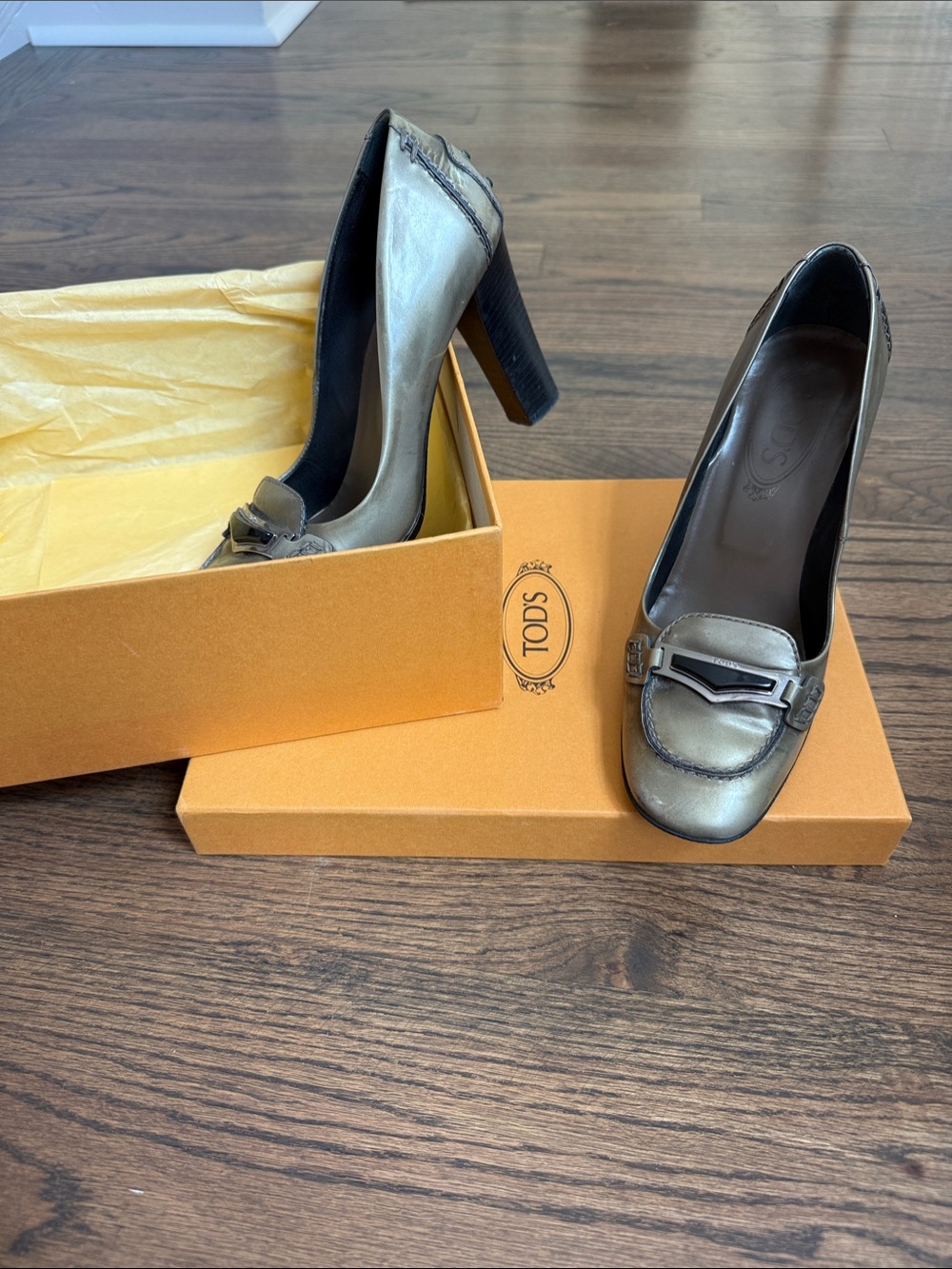 Tod's Metallic Olive Green Leather Block Heel Loafer Pumps. Sz 37.5 (7 1/2)